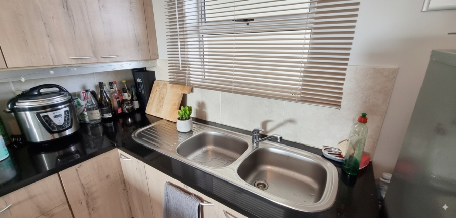 To Let 2 Bedroom Property for Rent in Royal Ascot Western Cape